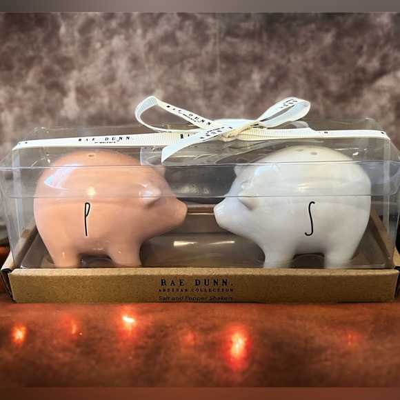 ๐ท๐ท๐ท Rae Dunn Salt & Pepper Shakers ๐ท๐ท๐ท - Picture 1 of 1